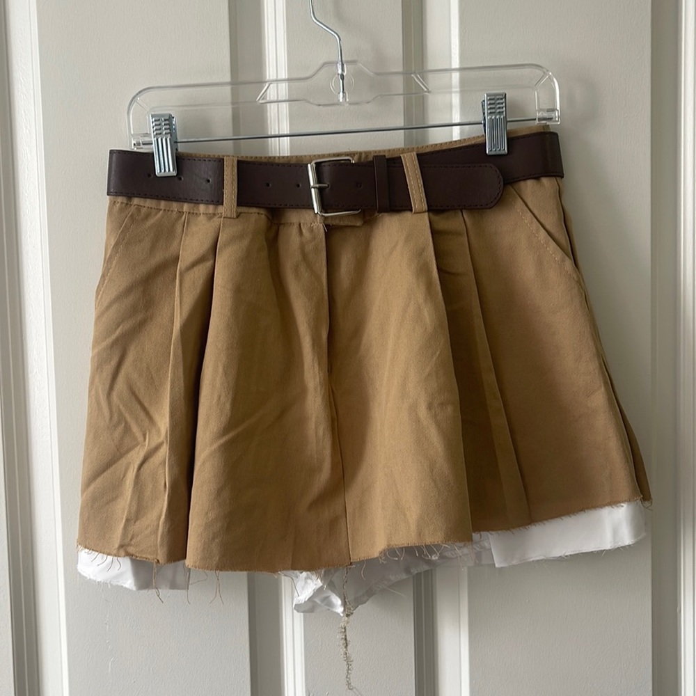 This skirt is from Micas. It is unworn, and comes with the brown belt!